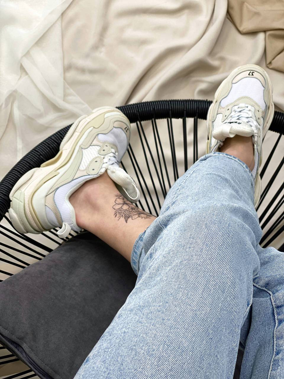 Balenciaga Triple S White — фото 4