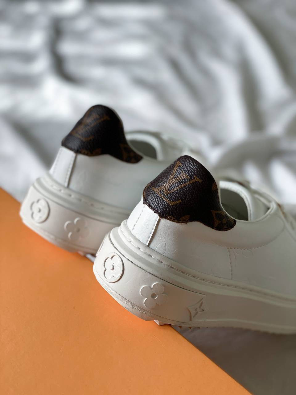 Louis Vuitton LV Time Out White v2 ( без логотипа спереди ) — фото 3
