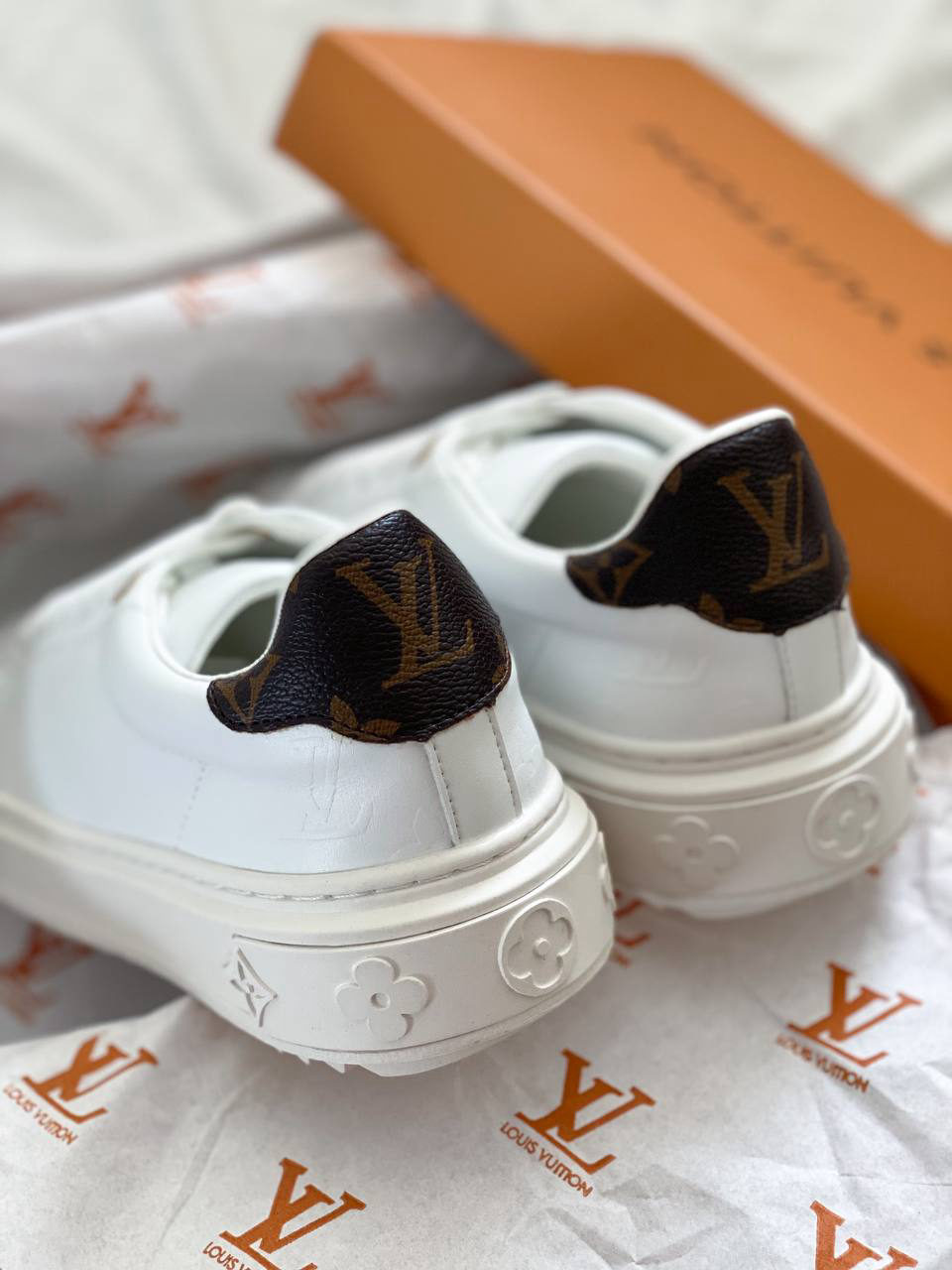 Louis Vuitton LV Time Out White v2 ( без логотипа спереди ) — фото 4