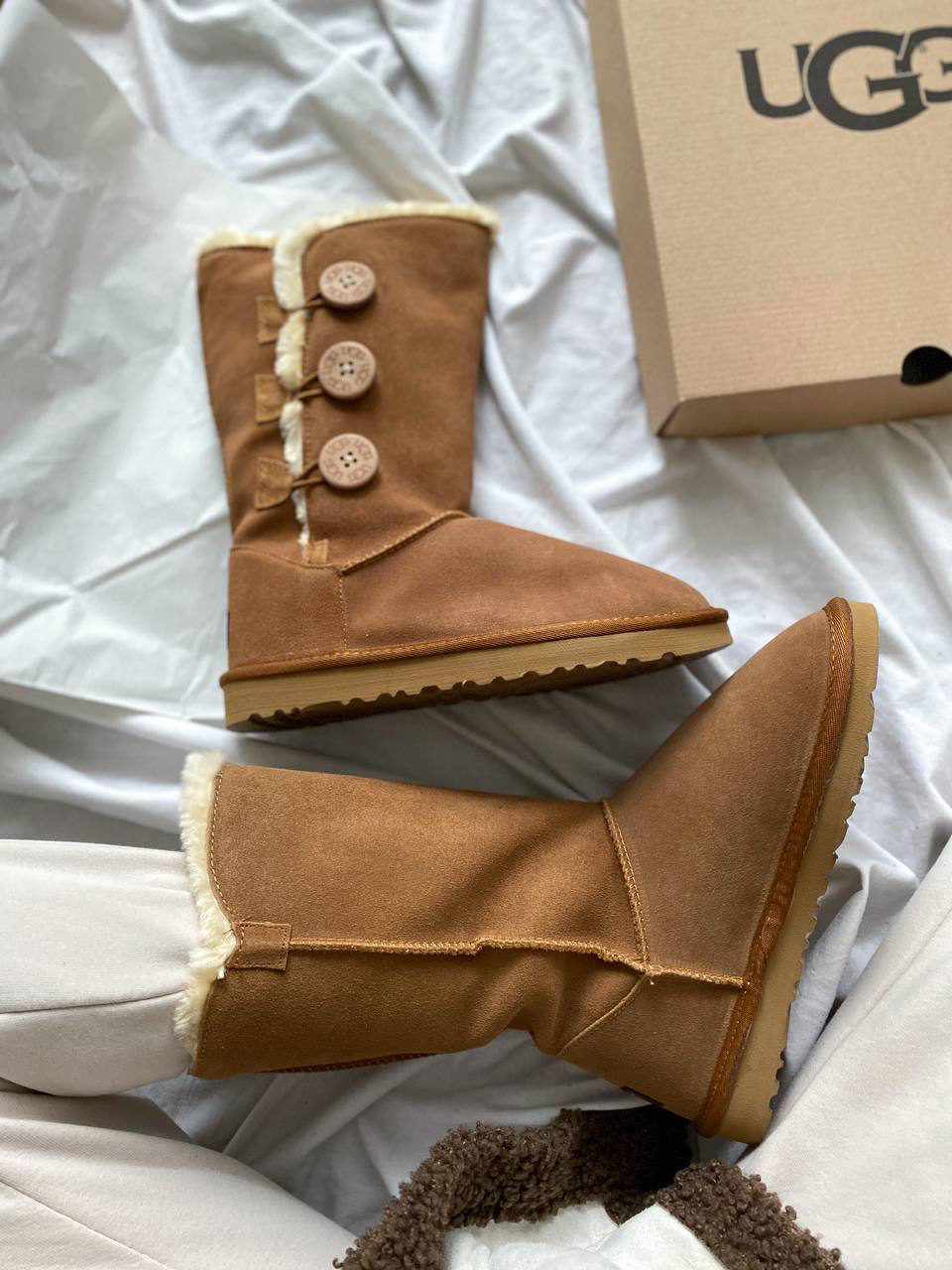 UGG Bailey Button Triplet II High Caramel (Распродажа) — фото 2