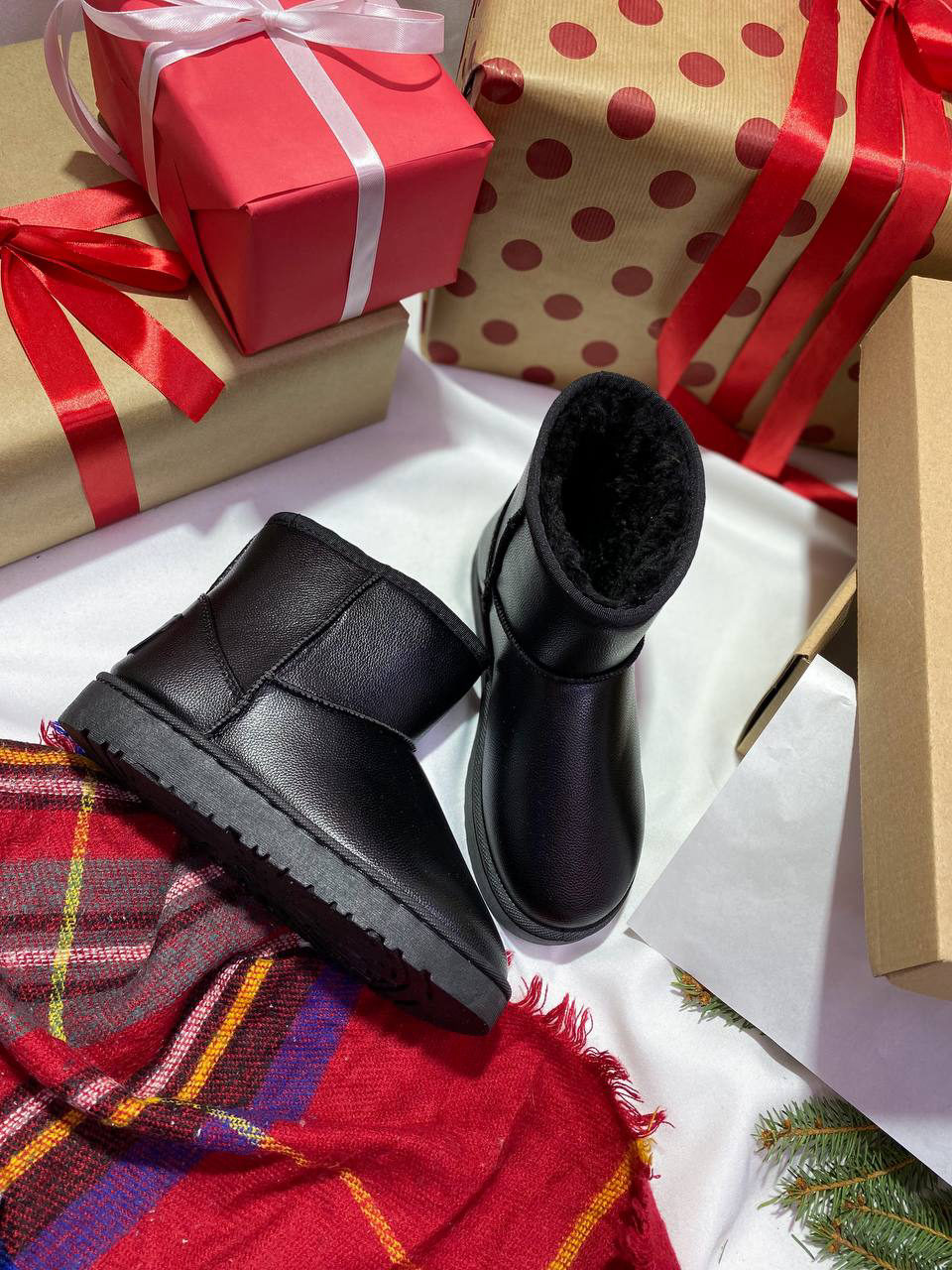 Ugg Mini Black Leather — фото 2