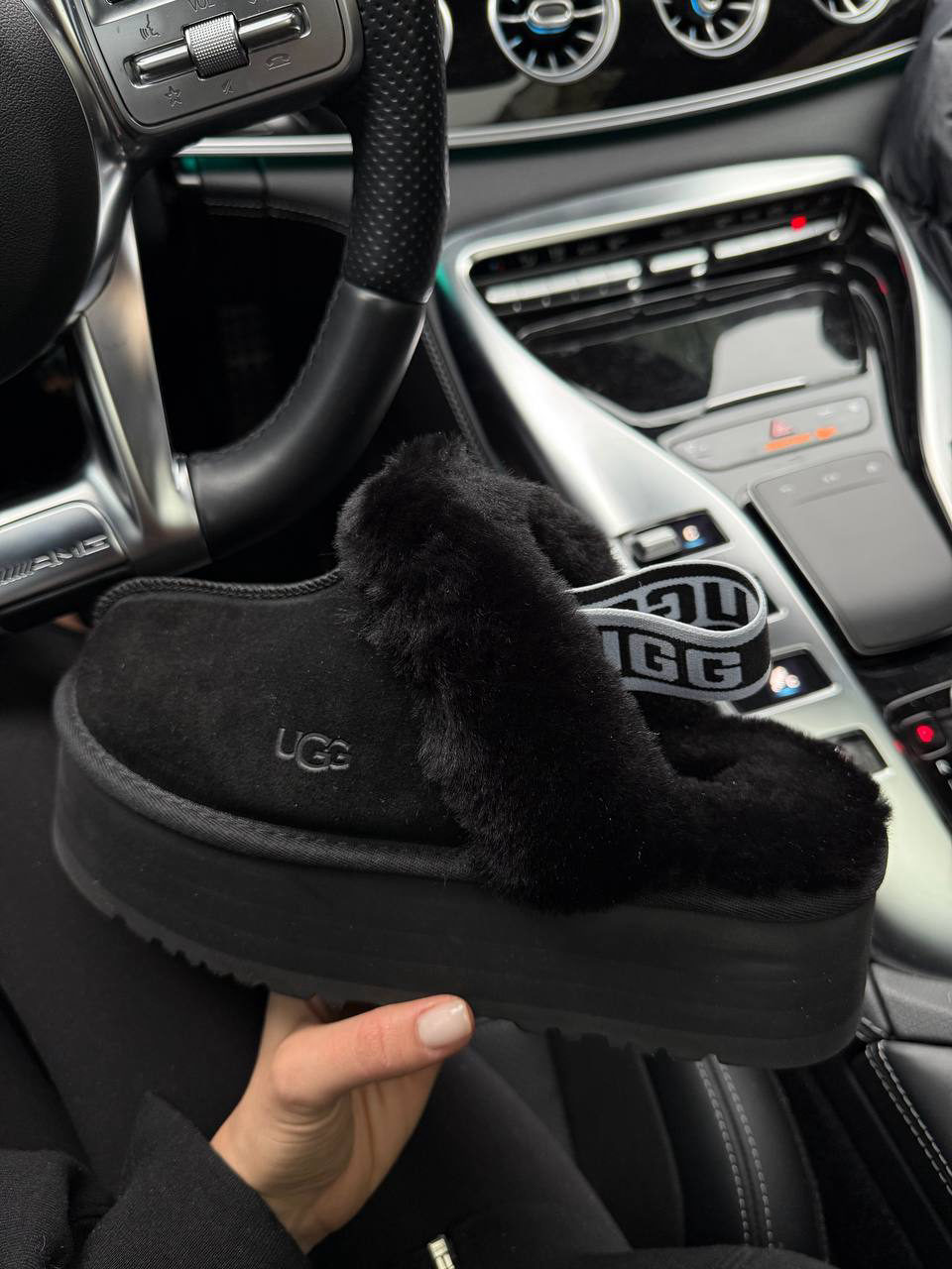 UGG Funkette Slipper Chestnut Blak — фото 2