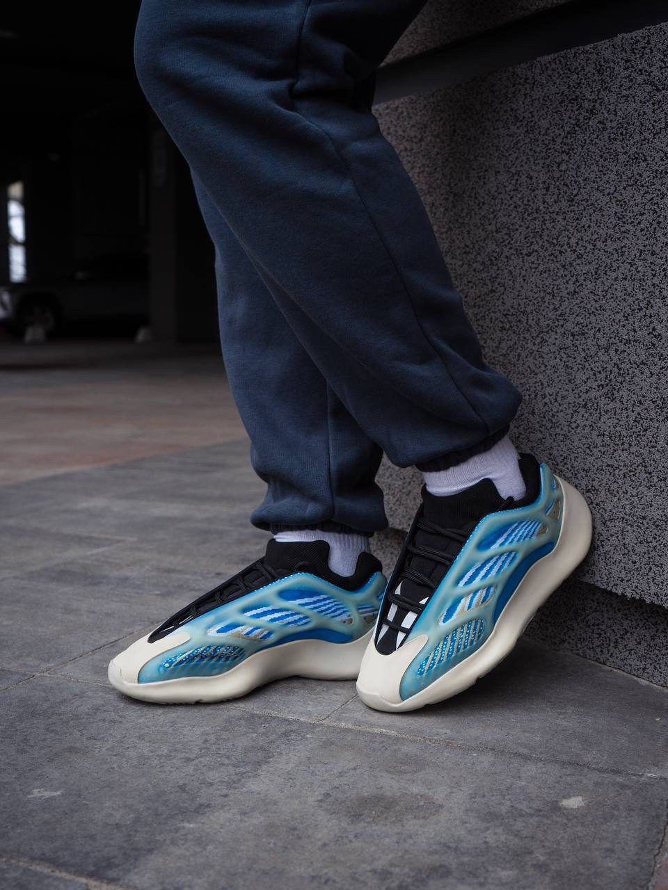 Yeezy 700 V3 Arzareth — фото 3