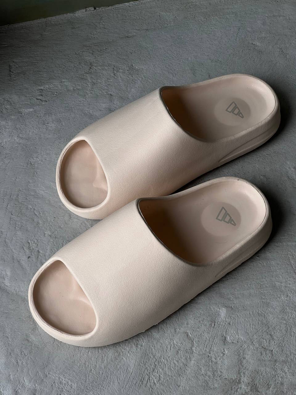 Adidas Yeezy Slide Bone — фото 2