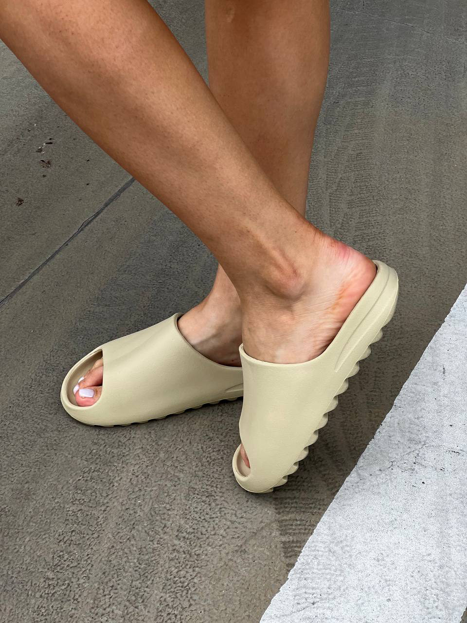 Adidas Yeezy Slide Earth Bone — фото 2