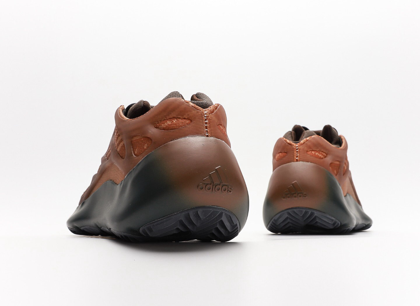 Yeezy 700 Fade — фото 4