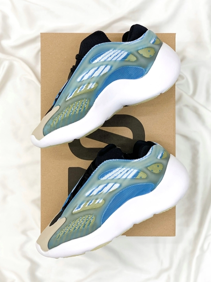 Yeezy 700 V3 Arzareth, арт. YE039-92190 — фото 1