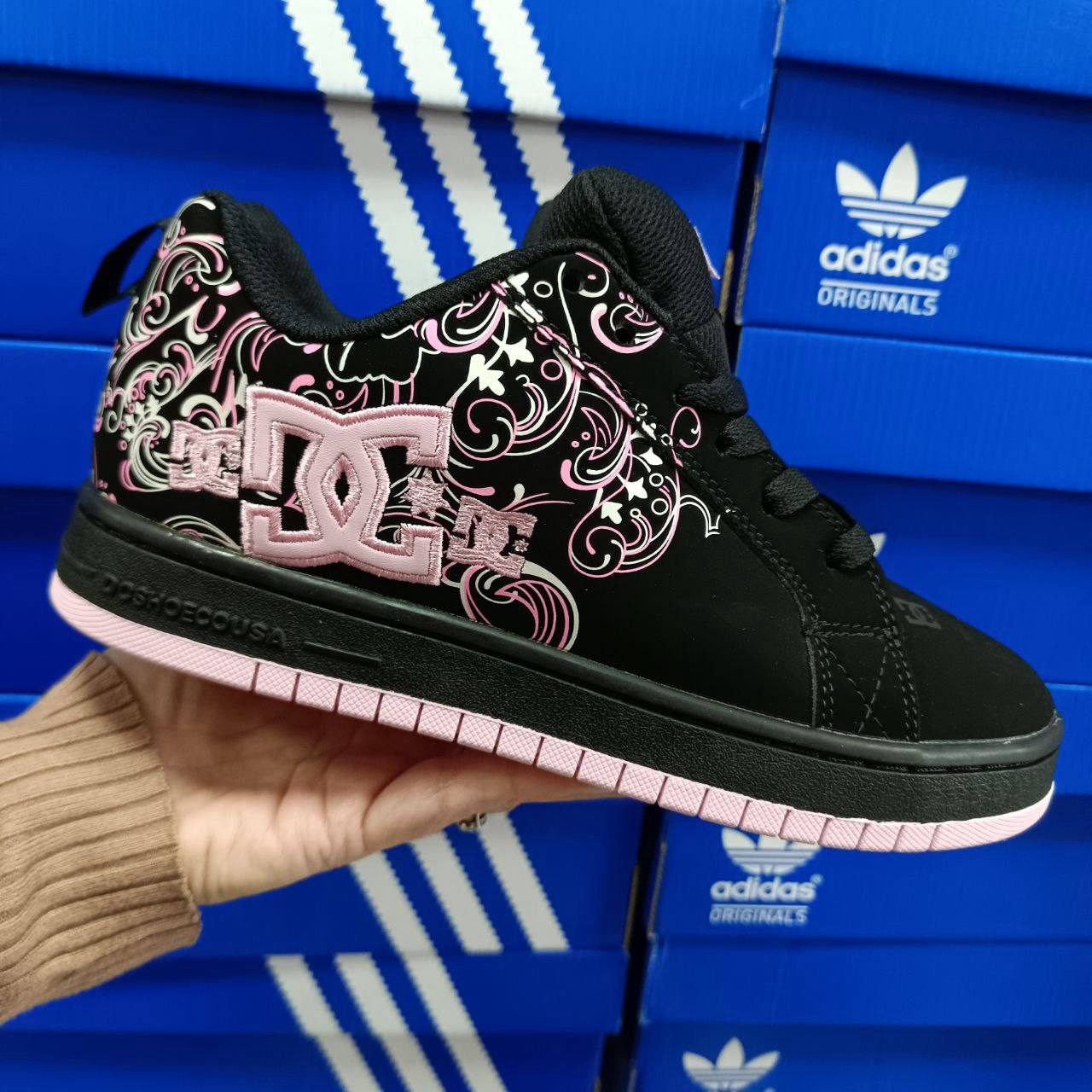 DC Shoes DC Court Graffik Black Pink Sabbath, арт. DG013-926152 — фото 1