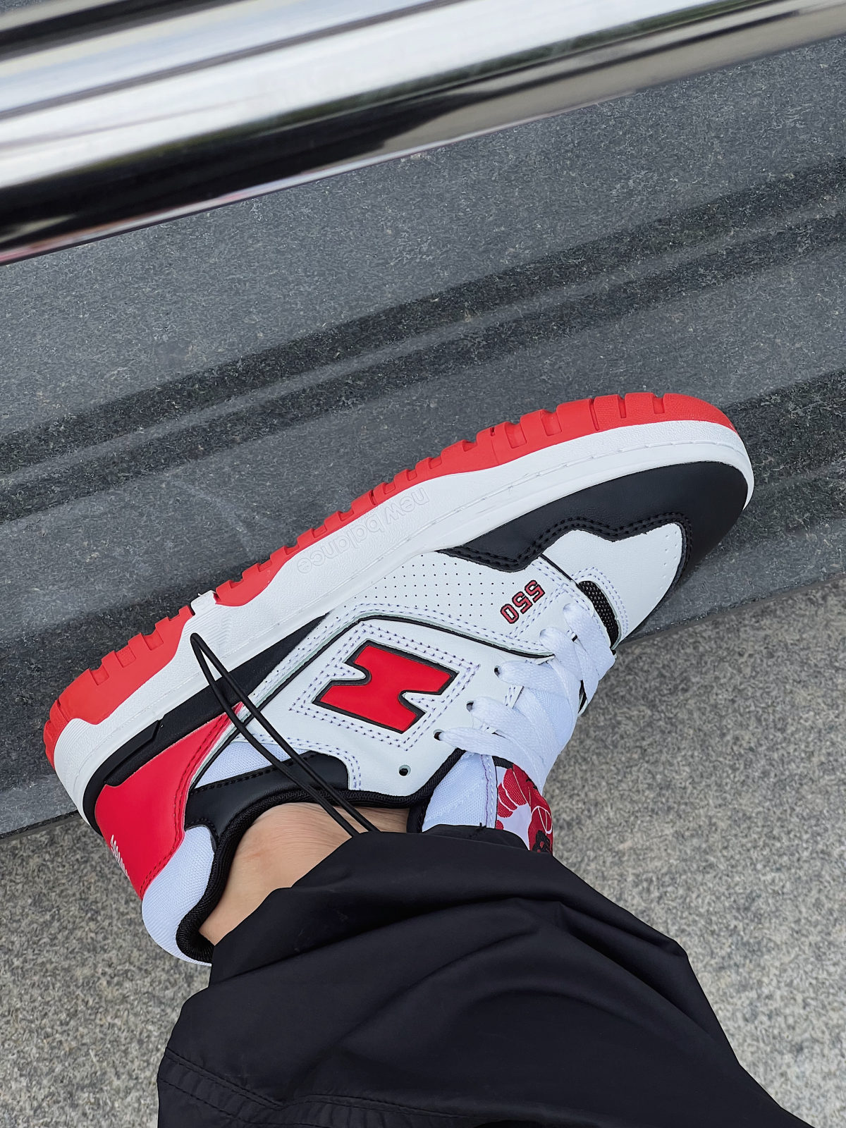 New Balance 550 White/Red/Black РОЗПРОДАЖ